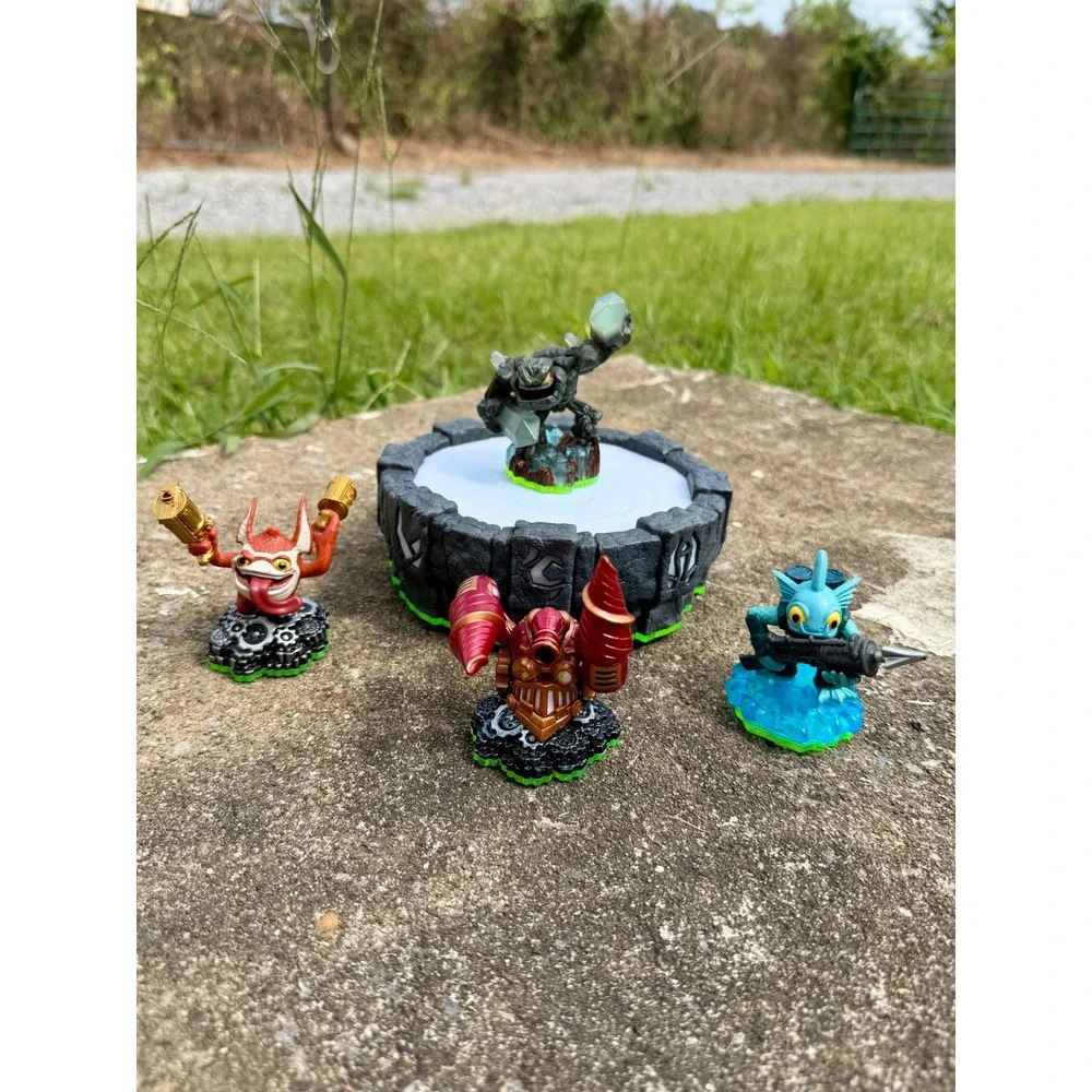 Skylanders Nintendo Wii Wireless Portal of Power with 4 Figures Bundle-No USB